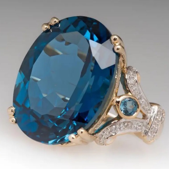 Fashion Jewelry Jewelry - Golden Ring Inlaid Large Zirconia.